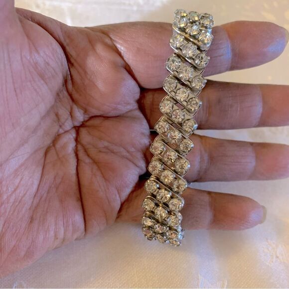 Made in Japan Vintage Clear Rhinestone Flex Bracelet 6”-8” Silver Tone Metal - Picture 1 of 4